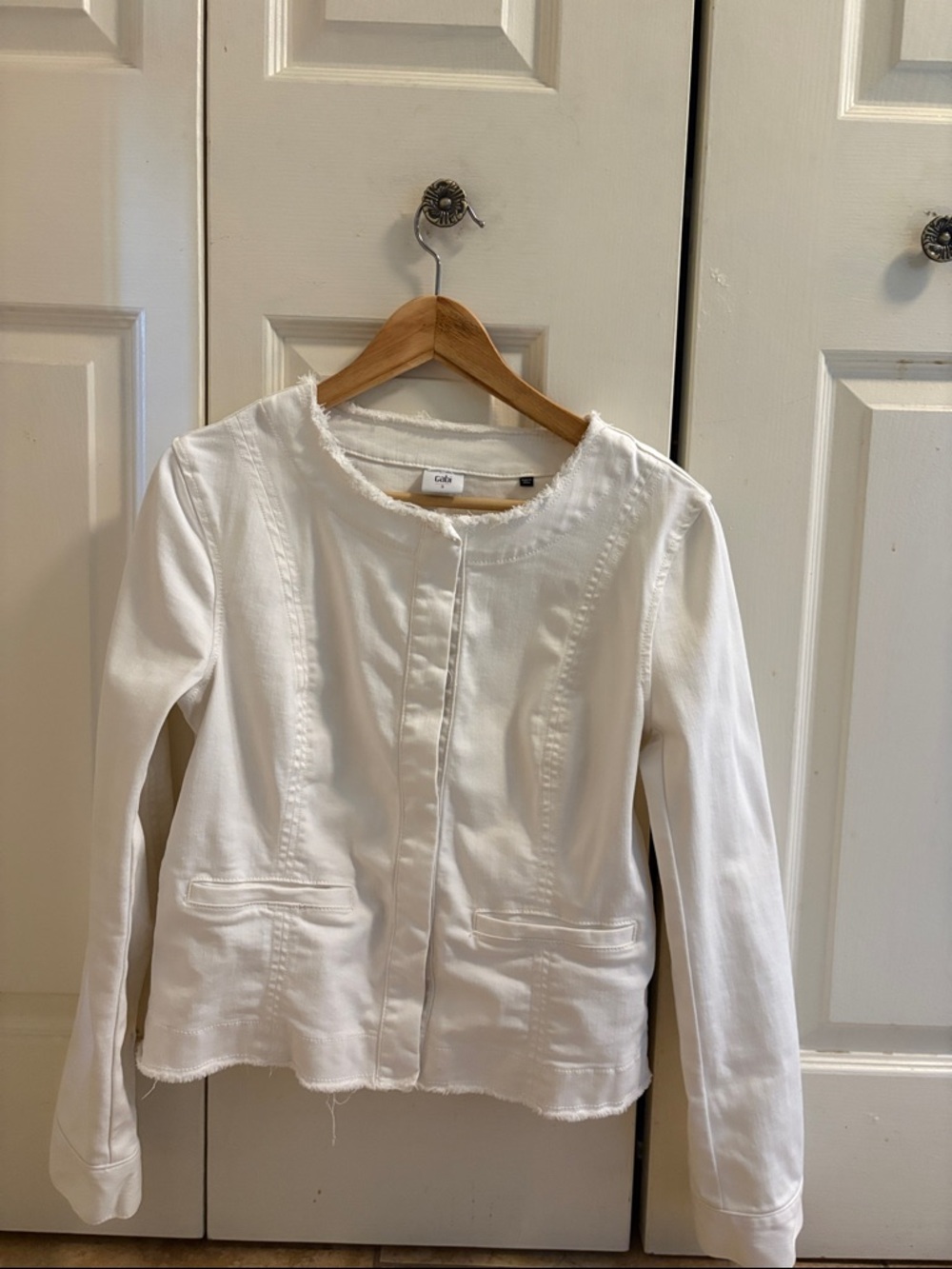 CAbi White Collarless Frayed-Trim Jacket